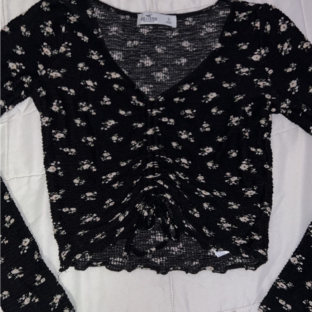 Black floral, soft, long sleeve crop top, with vertical ruched middle seam
